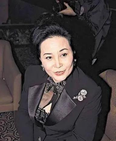 何超莲最新爆料辟谣视频,揭秘真相背后的真相 第2张 何超莲最新爆料辟谣视频,揭秘真相背后的真相 第2张